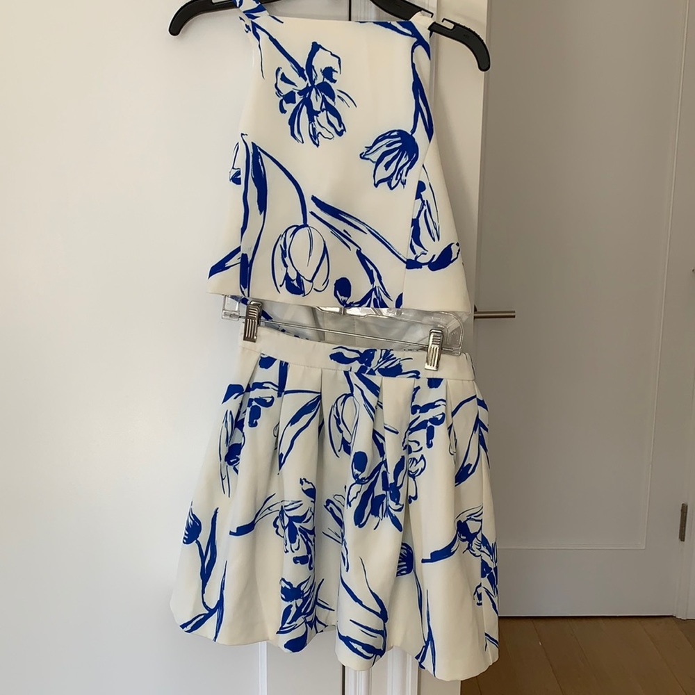 Bloomingdales brand girls 2 piece skirt set